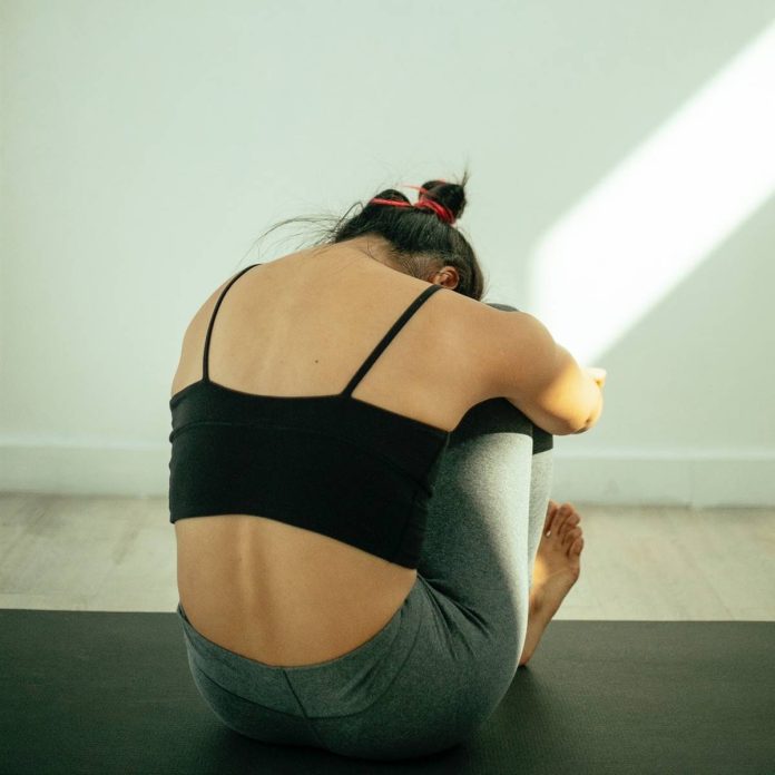 4 tips to avoid knee pain when practicing yoga